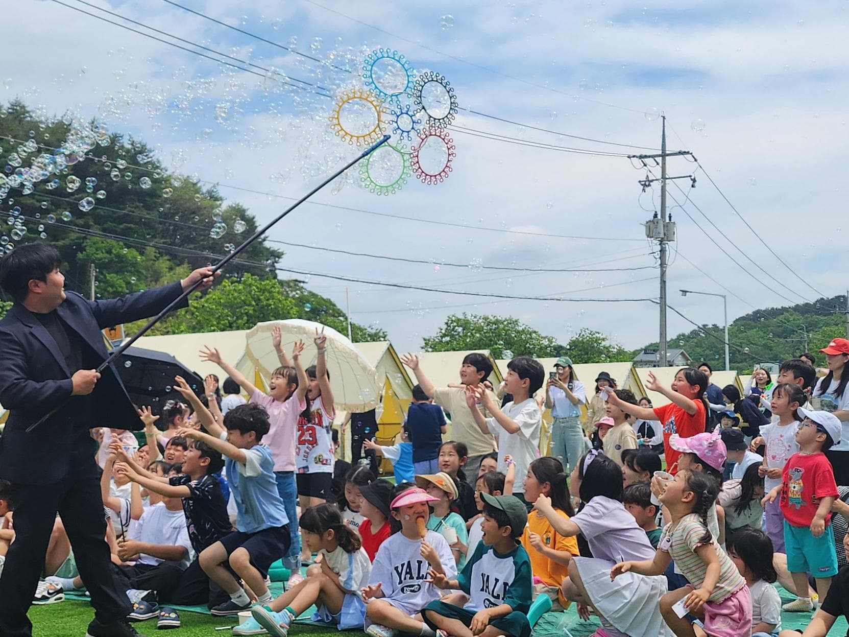 고려아연 온산제련소 임직원과 가족 400여명이 가정의달 행사 '폭싹 모였수다!'에 참여했다(사진=고려아연)