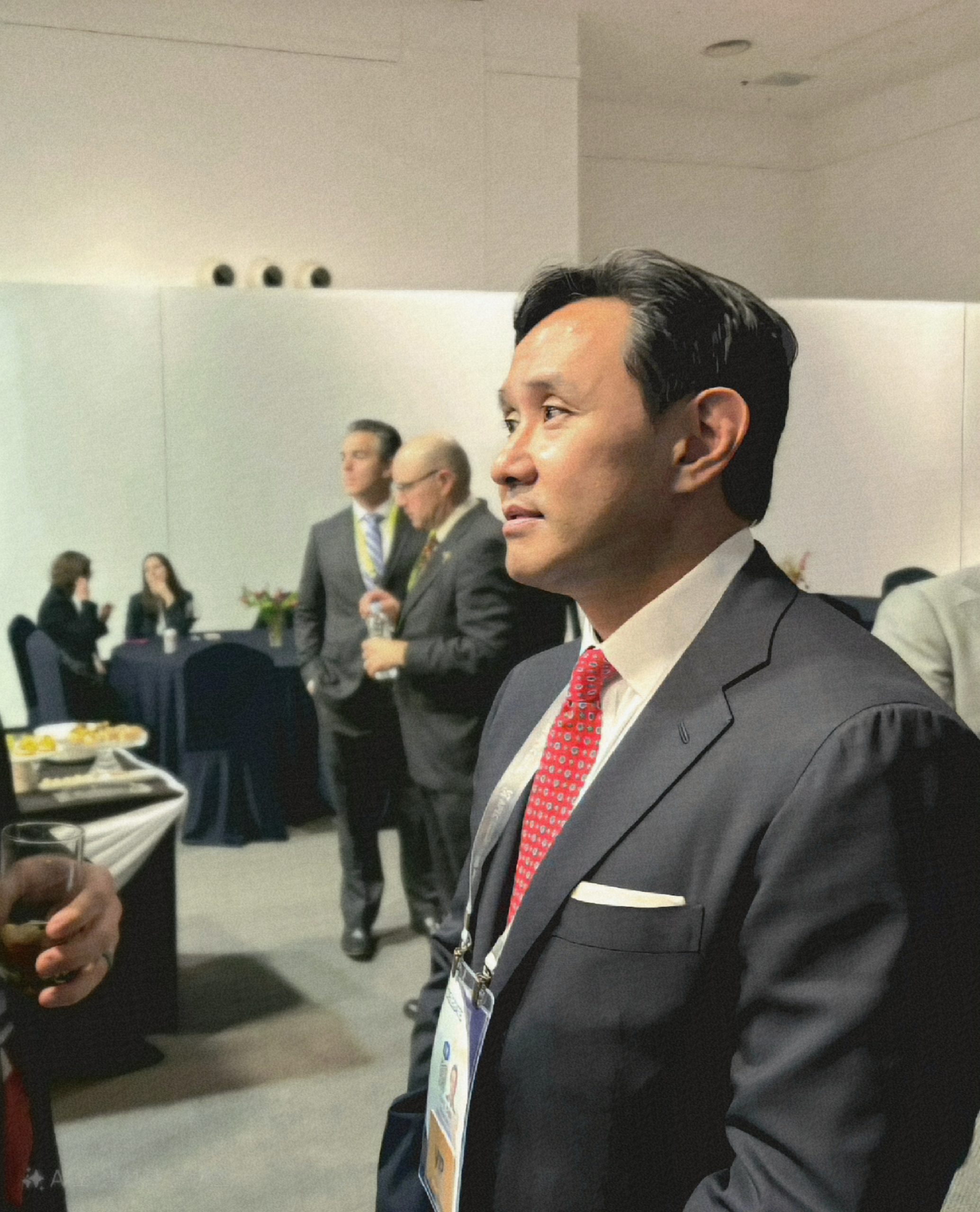 최윤범 고려아연 회장이 어제(29일) 오후 경주 예술의전당 화랑홀에서 열린 아시아태평양경제협력체(APEC) CEO 라운드테이블에 참석했다.(1) (제공=고려아연)