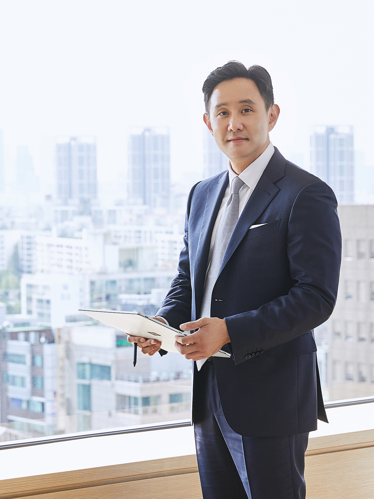 최윤범 고려아연 회장이 어제(29일) 오후 경주 예술의전당 화랑홀에서 열린 아시아태평양경제협력체(APEC) CEO 라운드테이블에 참석했다.(1) (제공=고려아연)